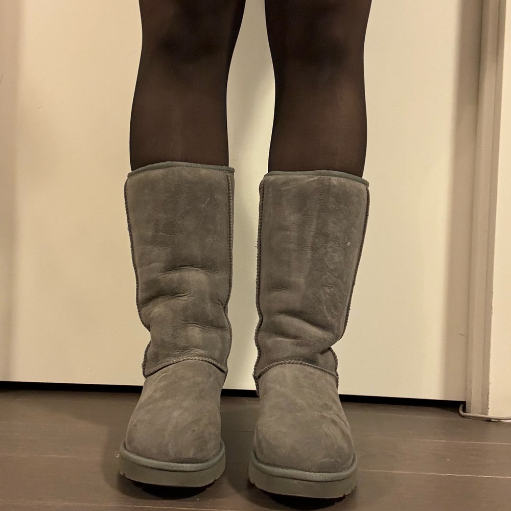 Never Worn - Grey Uggs